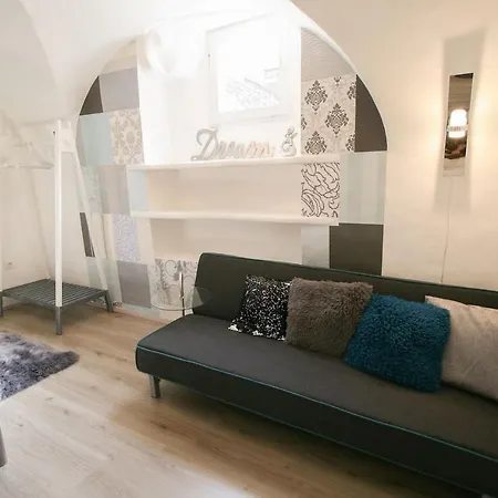 New ! Fairytale In Old Town Center , Lovely Atrium *