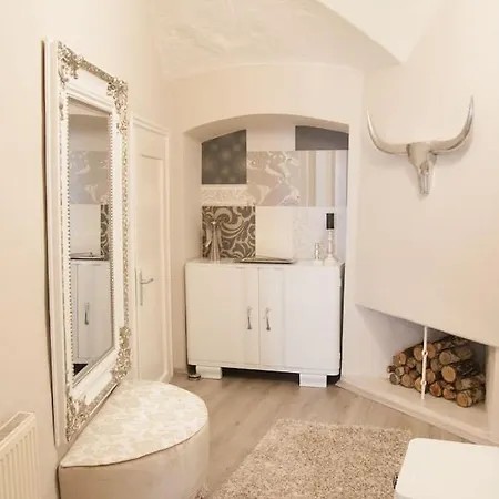 Apartment New ! Fairytale In Old Town Center , Lovely Atrium